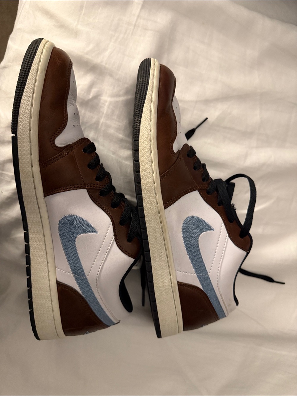 Jordan Low-Top Sneakers in White and Brown with Black Laces - Picture 4 of 5